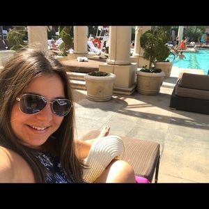 Meet your Posher, Romy